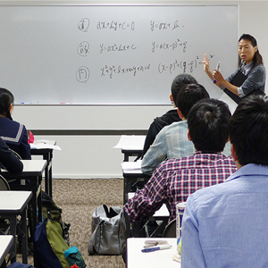 指導を行うのは福岡大学医学部合格者を多数輩出したプロ講師陣！