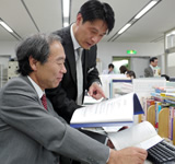 教務課と講師の連携による情報共有。
