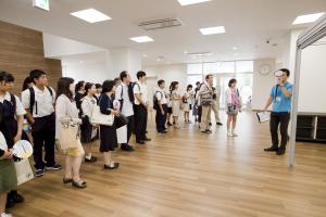 キャンパスツアーでは新しくできた基礎3号館なども含め紹介