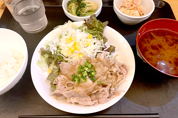 対策講座は学院専用食堂の美味しい食事付きです。