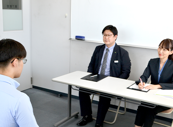 指導を行うのは医学部受験に精通した富士学院講師陣