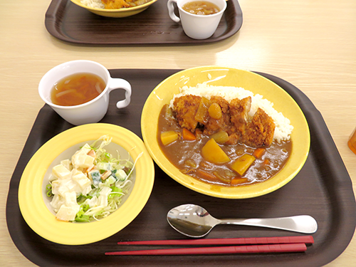 学院専用食堂の美味しい昼食付！